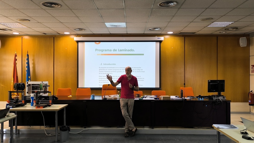 Julián Carabaña, impartiendo la formación.