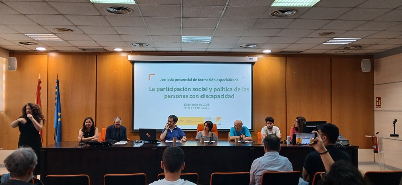 Ponentes de una de las mesas de la Jornada «La participación social y política de las personas con discapacidad».